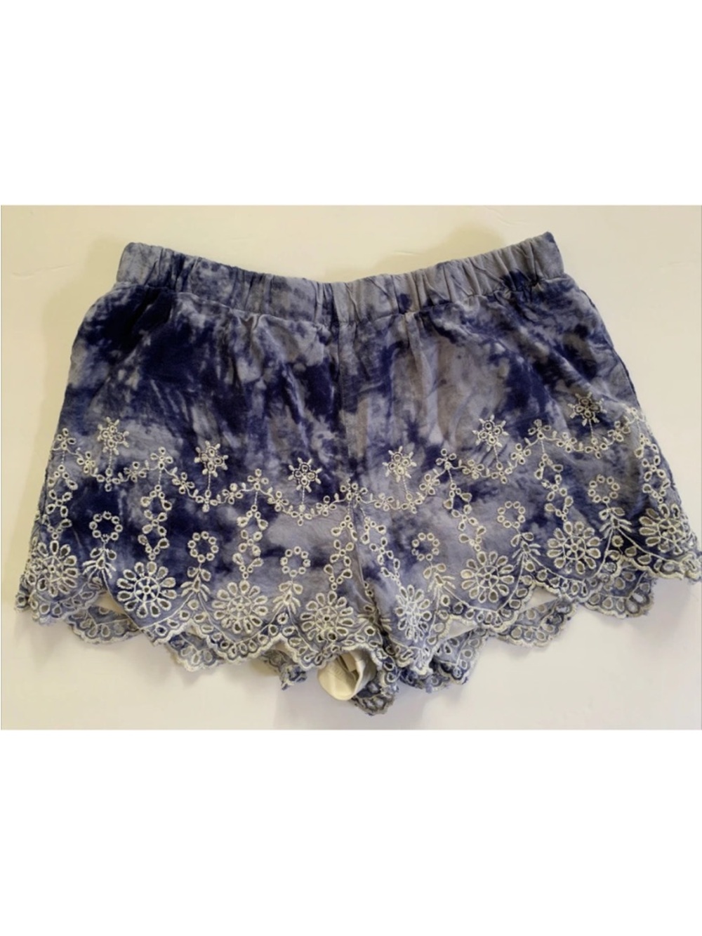 Kendall and Kylie blue white eyelet shorts XS lined cotton Excellent condition